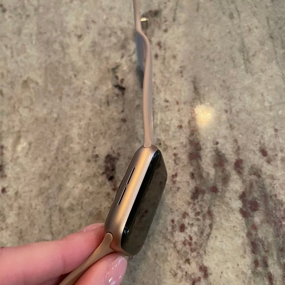 Apple Watch Series 4 - Rose gold 44mm main image 4